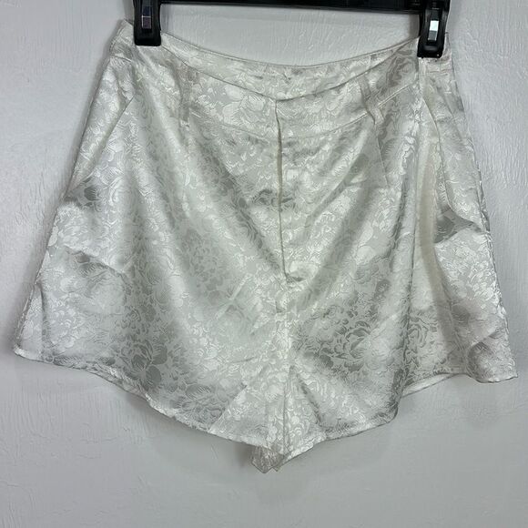 12th Tribe Pants - 12th Tribe High Waisted Satin Shorts In White With Silver Floral Print Size M